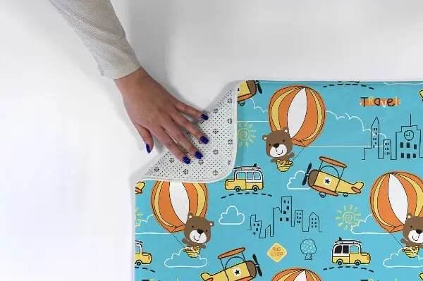 Kinderteppich Teddybär in einem Ballon für Kinder
