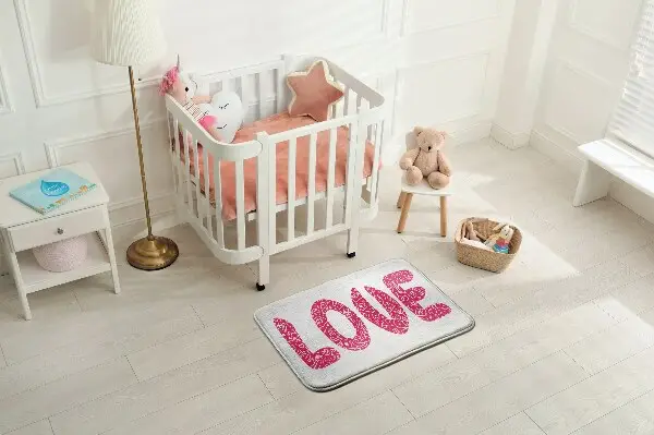 Kinderteppich LOVE-Inschrift