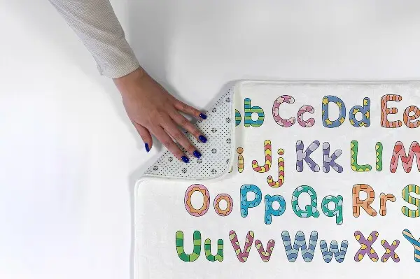 Kinderteppich Buchstaben und Zahlen