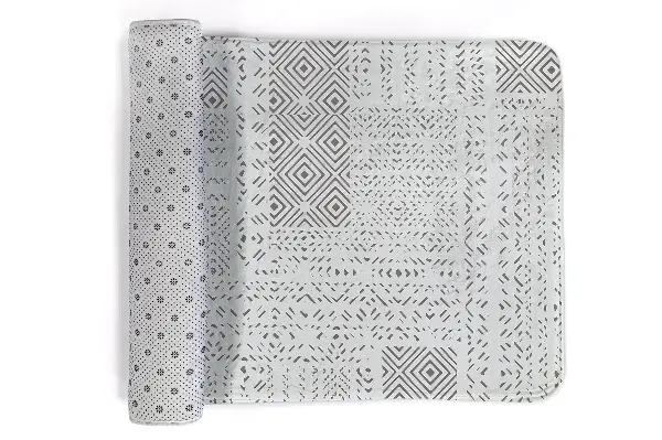 kleiner Teppich Geometrische Muster
