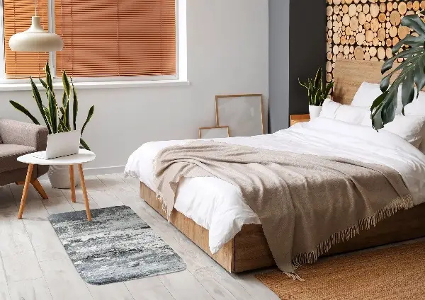 kleiner Teppich Konkrete Wand