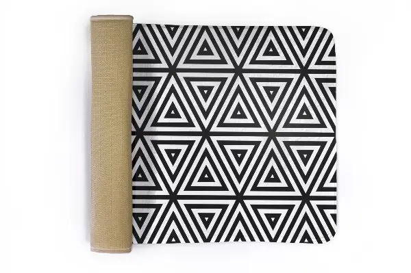 kleiner Teppich Dreieckiges geometrisches Mosaik