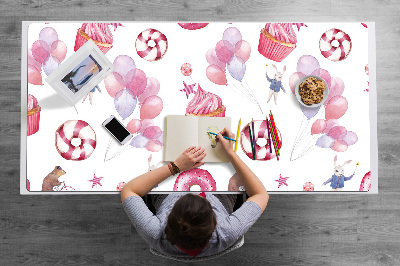 Büro-Schreibtischmatte Süßigkeiten und Ballons.