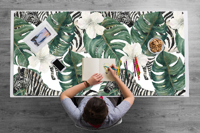 Büro-Schreibtischmatte Zebra in Blättern.