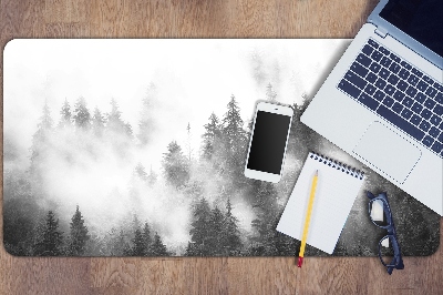 Büro-Schreibtischmatte Nebeliger Wald