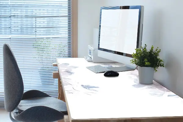 Büro-Schreibtischmatte Pastellrosen.