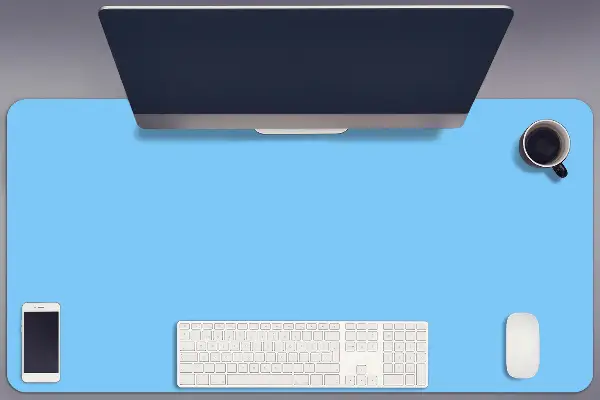 Büro-Schreibtischmatte Pastellblau.