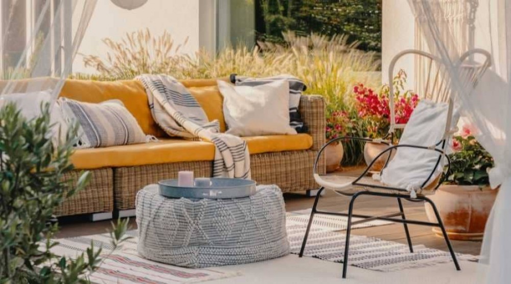 wie man eine Terrasse vor dem Haus anordnet