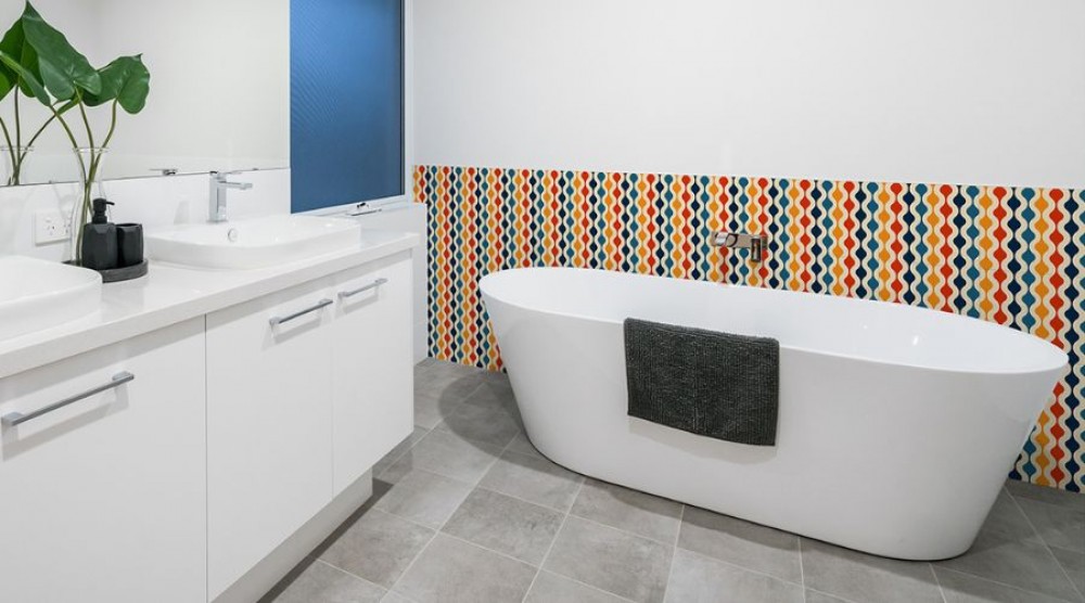 Was auf alte Badezimmerfliesen auftragen?