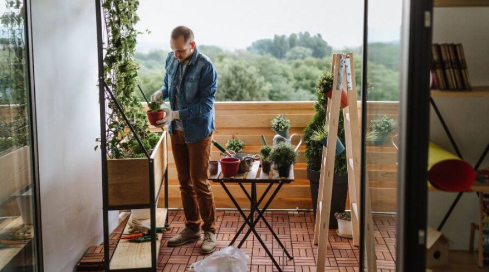 Kleiner Balkon in einem Mehrfamilienhaus Inspiration